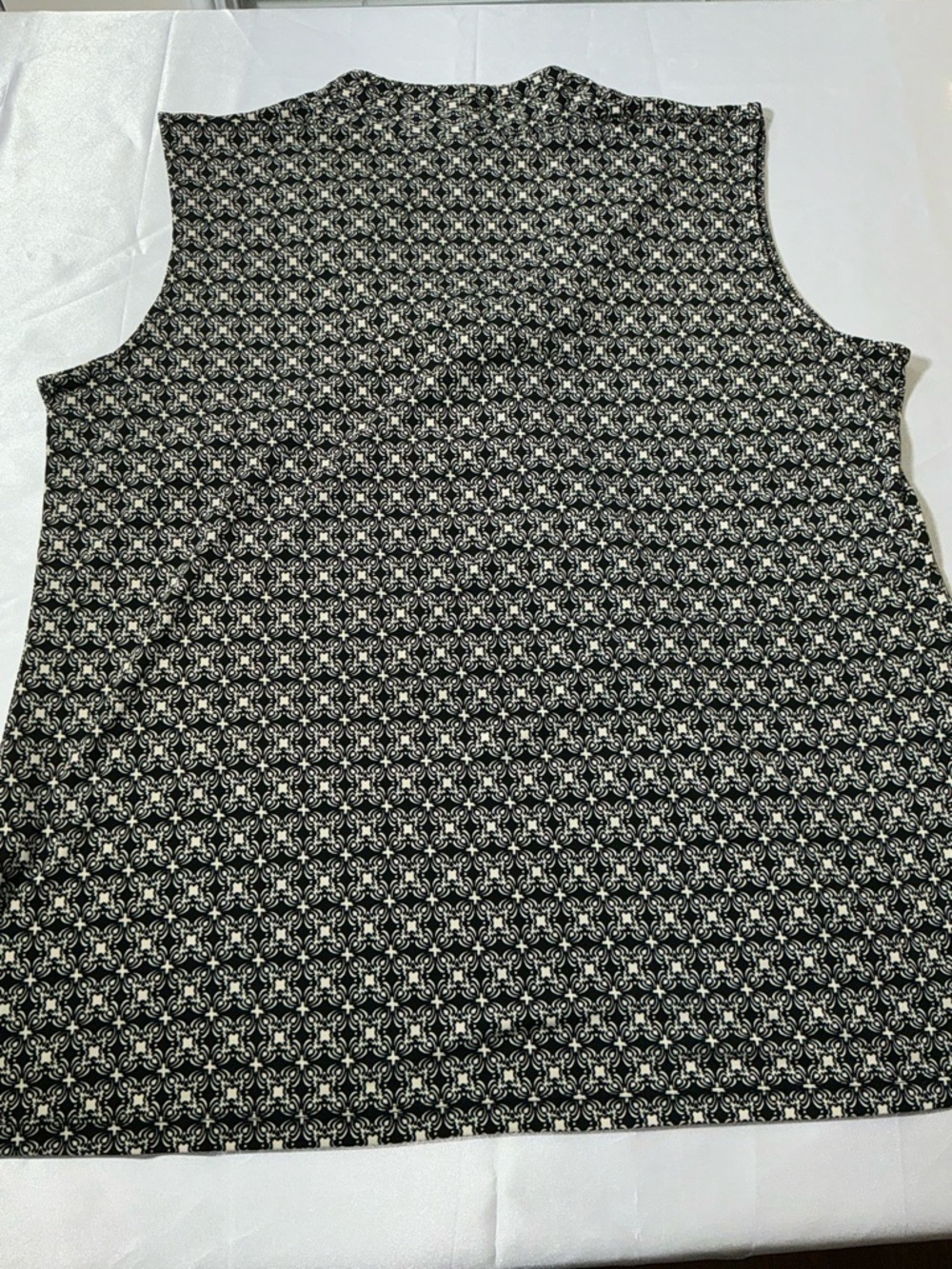 Dana Buchman Black & White Sleeveless V-Neck Tank Size XL - Picture 3 of 9